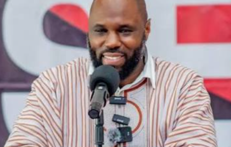 Affaire Kémi Séba : la piste nigérienne s&rsquo;invite dans la bataille d&rsquo;extradition